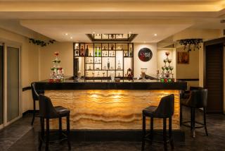 Relax Stays Continental Suites-Beach access - 1