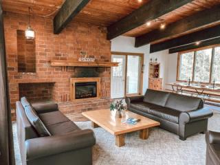 6-Bedroom Chalet - Private Beach Access Hot Tub Sauna BBQ Ping Pong - Blue Mountain #53R - 9