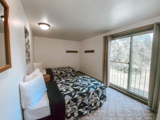 6-Bedroom Chalet - Private Beach Access Hot Tub Sauna BBQ Ping Pong - Blue Mountain #53R - 2