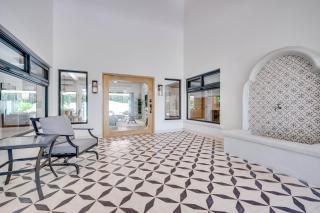 Casa Grande Dreams 100ft to the beach with cool golf cart included! - 2