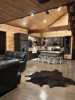 The Knotty Pine Cabin at Cabins of Wolf Pen Gap - 6