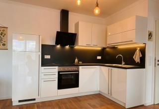 Spacious Apartment with Balcony & Free Parking near Vienna - 6