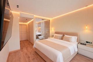 Big Family stays, Private Jacuzzi, Sleeps 10, Pool - 1