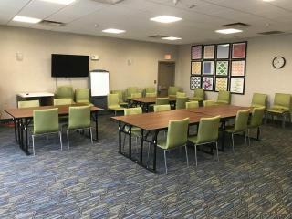 Holiday Inn Express Hotel & Suites Maryville by IHG - 4