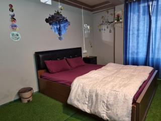 North Queen Homestay - 9