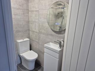 comfortable 4 bedrooms house 15 mins to Durham centre - 5