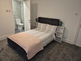 comfortable 4 bedrooms house 15 mins to Durham centre - 2