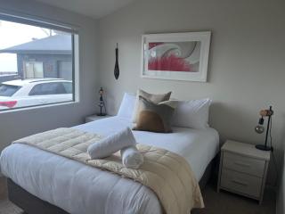 RAGLAN - FULLY self contained 1 bedroom - 0