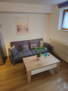 Ruhige, modern eingerichtete 2 Zimmer Wohnung im Untergeschoss eines Zweifamilienhauses - 2