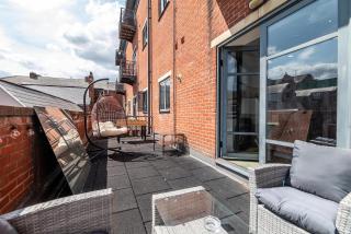 NG1 City Retreat II Free Parking II Balcony II Sleeps 5 - 9