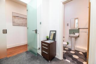 NG1 City Retreat II Free Parking II Balcony II Sleeps 5 - 8