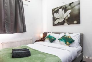NG1 City Retreat II Free Parking II Balcony II Sleeps 5 - 6