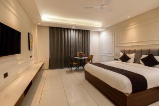 Maniratnam Hotel And Resort - 0