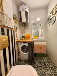Color Pop Studio Apt near UNWE w Fast Wi-Fi - 5