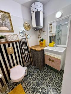 Color Pop Studio Apt near UNWE w Fast Wi-Fi - 3