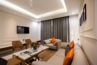 Maniratnam Hotel And Resort - 3