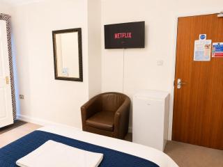 High Trees Guest House Gatwick - 1