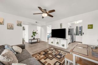 Modern 2 Bed Apt Near HonorHealth ASU and Tempe Town Lake Free Parking - 0