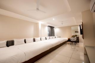 Maniratnam Hotel And Resort - 4