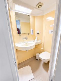 High Trees Guest House Gatwick - 3