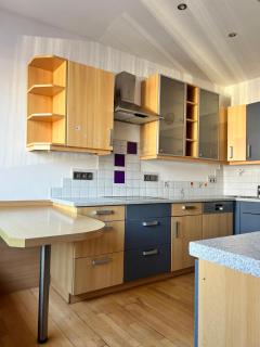 Apartment mit privater Werkstatt & 4-Tonnen-Hebebühne - 7