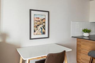 Landing Modern 1BD Gym Pool - 6