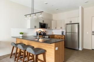 Landing Modern 1BD Gym Pool - 5