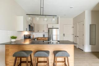 Landing Modern 1BD Gym Pool - 3