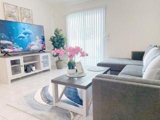 Modern 3BR Single Story Home with Spacious Yard - 5