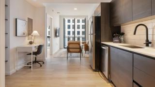 Landing Stunning 1BD Gym - 7