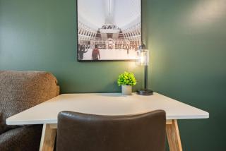 Landing Apartments - The August at Steelpointe Harbor - 5