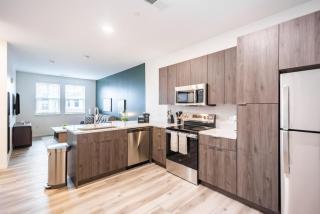 Landing Apartments - The August at Steelpointe Harbor - 4