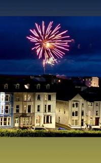 Mervue Apartment, 4 Causeway View, Portrush - 0