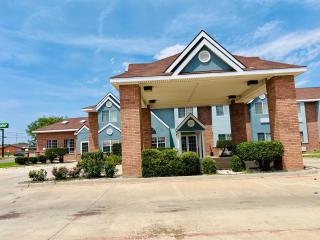 Longhorn Inn & Suites - 9