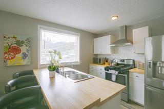 Walk to Ski Lifts! Apt in Heart of Red River - 9