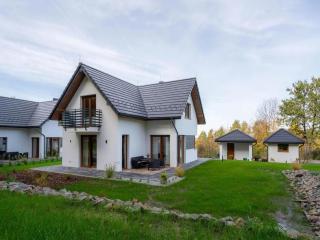 Large holiday villa with garden, sauna and jacuzzi - 0