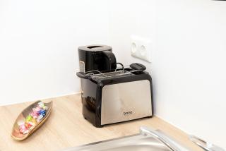 Central Stylish Apartment with Free Parking - 3