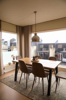 Light Calm and Modern Corner Apartment - 9