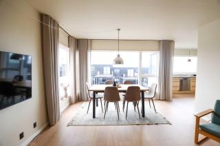 Light Calm and Modern Corner Apartment - 4