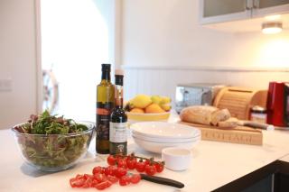 Lyme Cottage - sea views & garden - 2 mins from the sandy beach - 5
