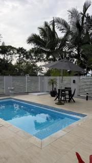 Casa moderna com piscina 3 quartos e área de festa - 0