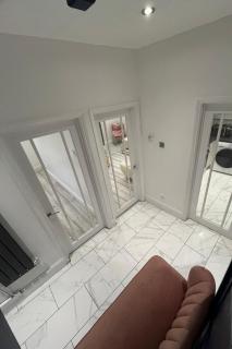 House Sleeps 7 - Free Parking & WiFi - 9