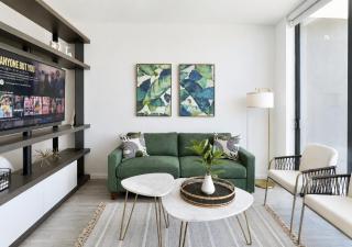 Stay Above Miami - Balcony Suite, Ocean Views, Rooftop Pool and Gym - 3