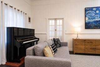 Stylish home with Pool, close Suncorp stadium, CBD - 5