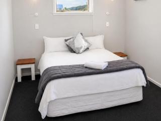 Bach By The Beach - Mount Maunganui - 9