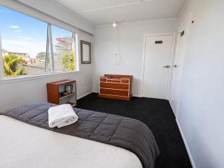 Bach By The Beach - Mount Maunganui - 8