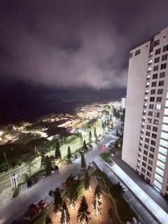 Luxury Sky Retreat with Taal Lake & Volcano View in Tagaytay - 8