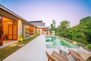 Akami Villa 4BR Private Pool in Pererenan - 7