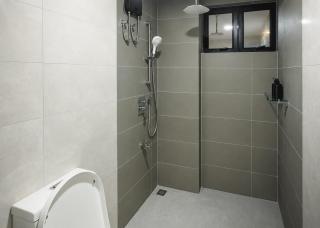 Designer Apartment Near Airport and Beach - 3