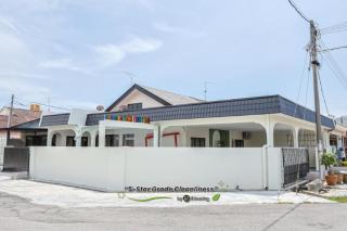 Jonker Street Swimming Pool with Karaoke Villa - Not Only Stay - 8